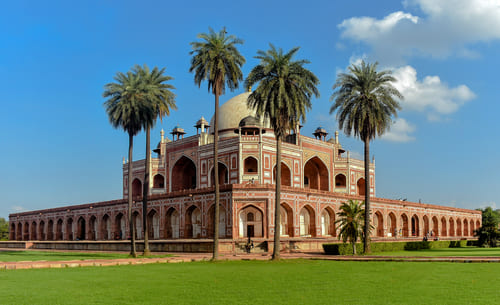 A Look Into The Beautiful Humayun Tomb