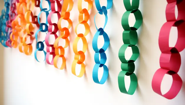 Making Paper Chain Wall Hangings